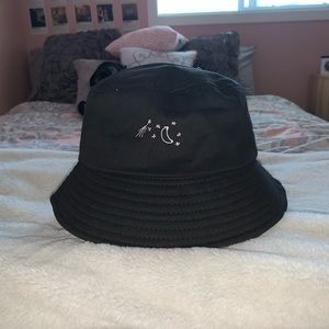 2/$15 Moon Embroidered Bucket Hat (NWOT)